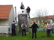 Sněhulák se změnil na Velikonočního zajíce